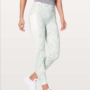 lululemon Breezy Dot Tight (6)